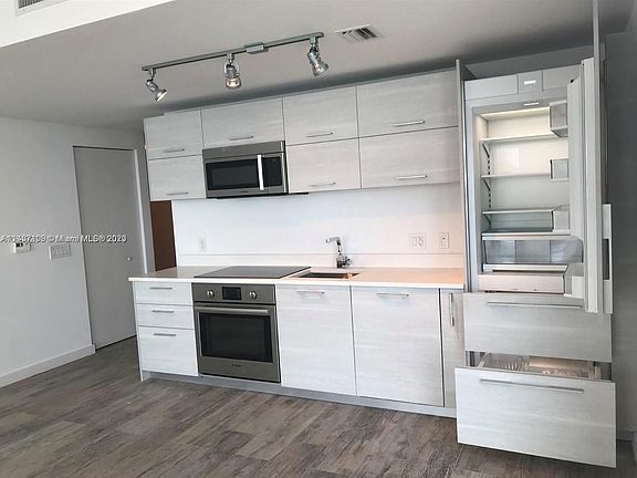 5th image of 650 NE 32nd St Unit 1407