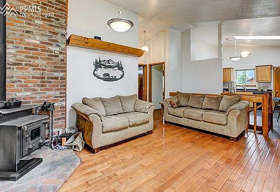 2nd image of 1050 W Bowman Ave
