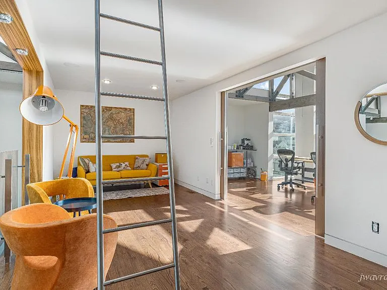 451 Eureka St — Photo 29
