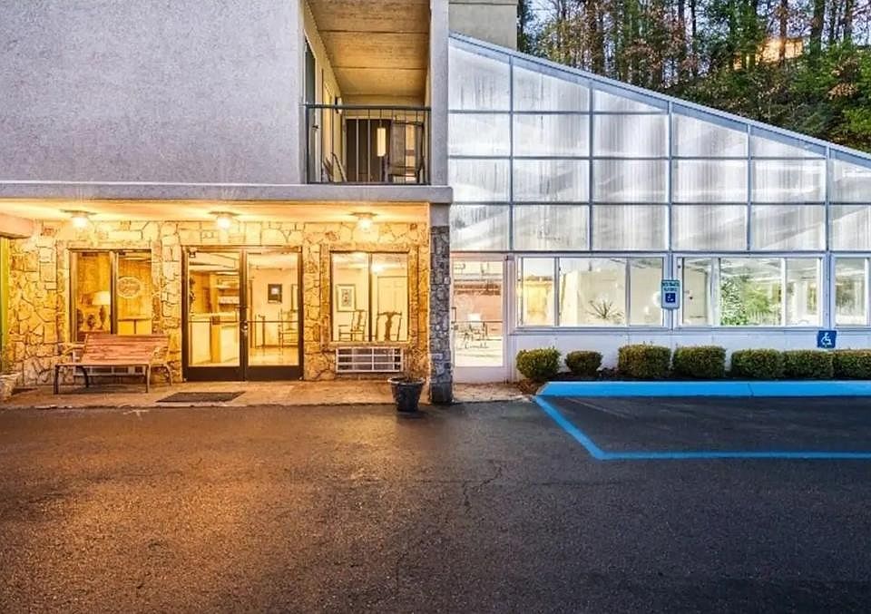 1st image of 413 Baskins Creek Rd #U306