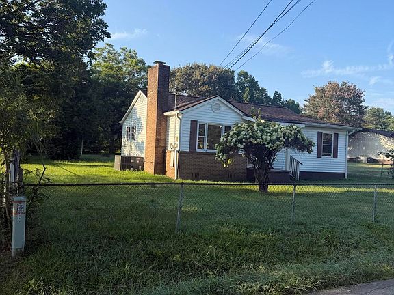 2nd image of 116 Doris Ln #116