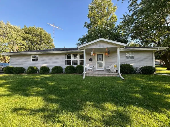 118 Lincoln St, Nokomis, IL 62075