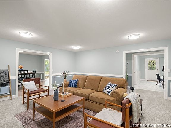 3rd image of 2540 E Oak Street