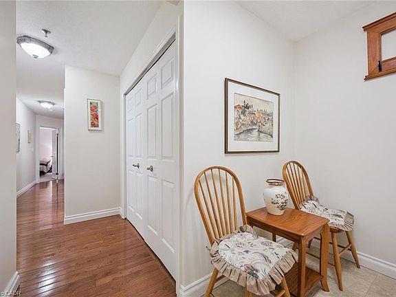 4th image of 1009 Queenston Rd #216