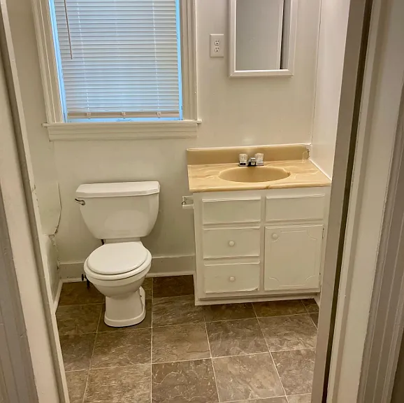 420 N McLemore Ave — Photo 8