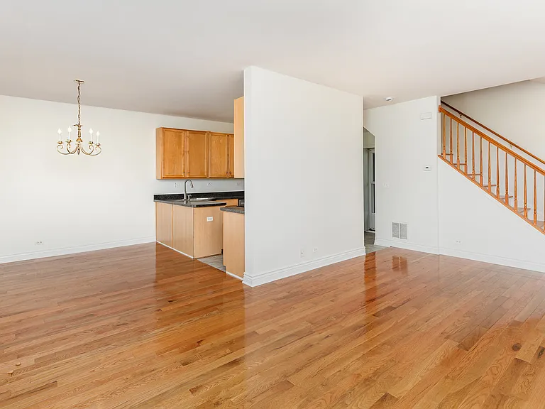 593 Springbrook Trl N — Photo 3