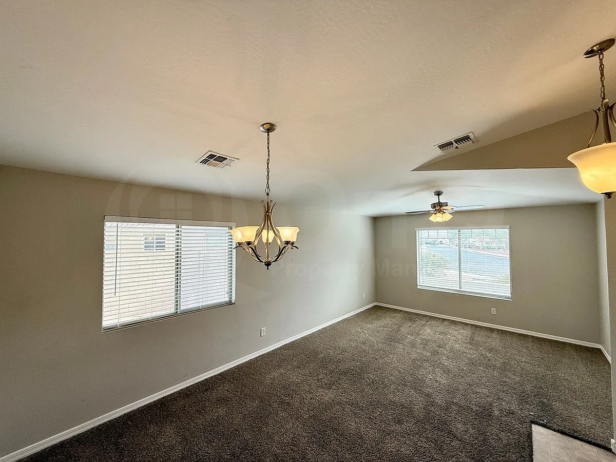 4 bed, 2.0 bath, 1939 sqft, $1,799 — Photo 4
