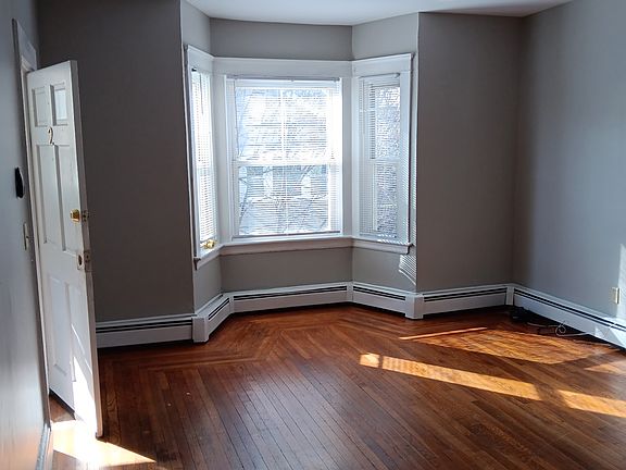 3rd image of 219 Carpenter St Floor 2