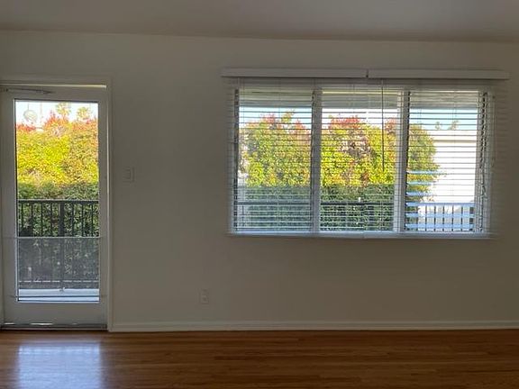 5th image of 826 5th St APT 7
