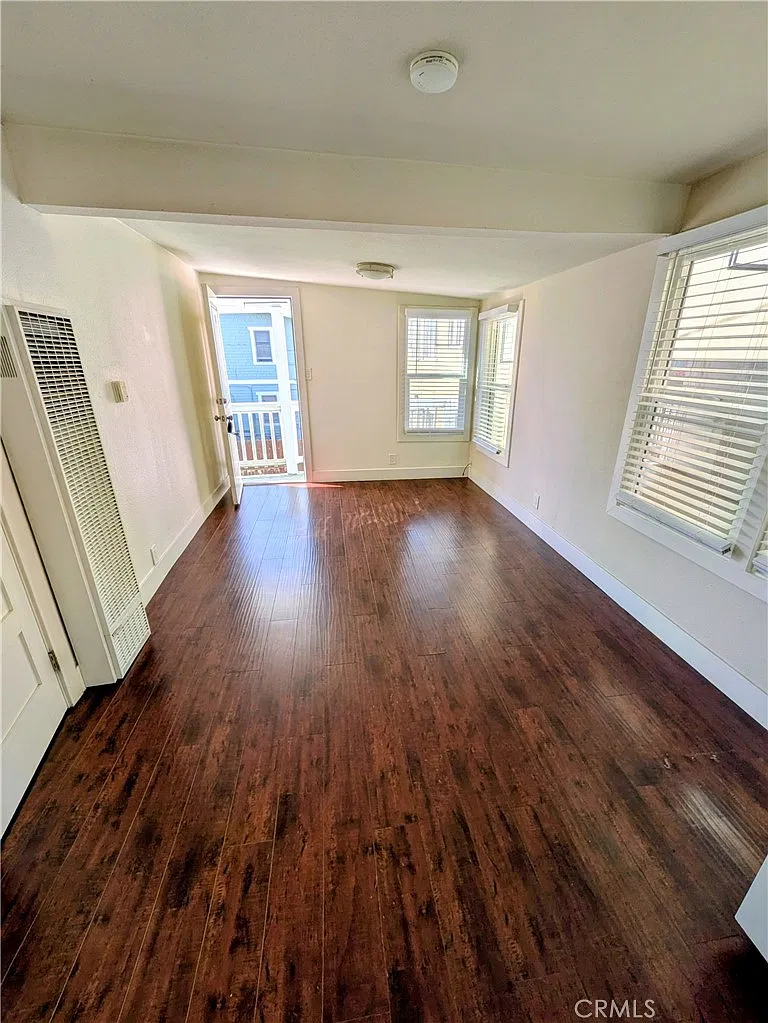 Studio, 300 sqft, $1,800 — Photo 3