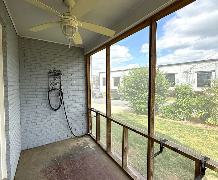 300 E Peterson Dr — Photo 15