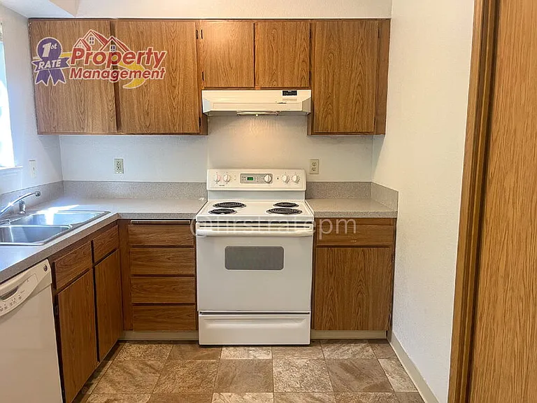 3219 Rose Hill St — Photo 16