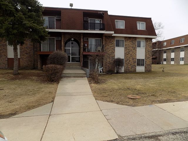 1st image of 615 Hill Dr APT 303