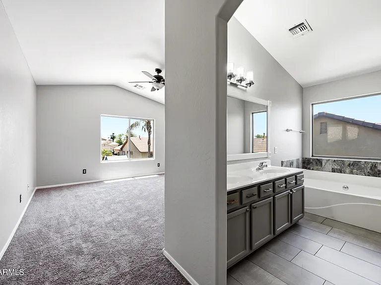 3289 E Waterman St — Photo 19