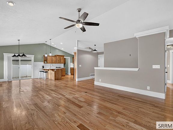 3rd image of 2450 Skylar Pl
