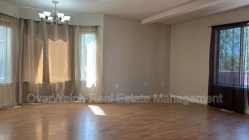 3 bed, 2.5 bath, 1637 sqft, $2,800 — Photo 3