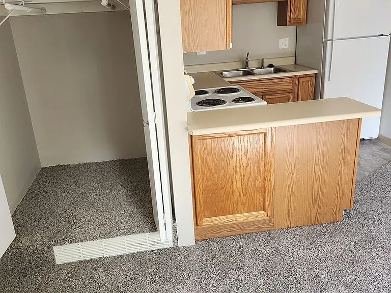 Pleasant Court Apartments — Photo 5