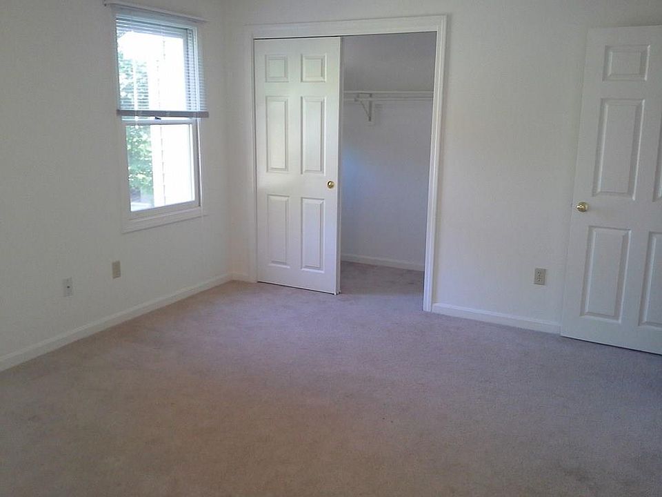 1st image of 14 Dela Park Ln #14
