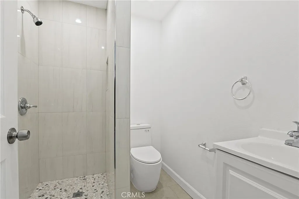 3 bed, 1190 sqft, $3,495 — Photo 4
