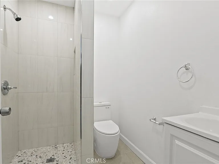 11006 S Truro Ave — Photo 4