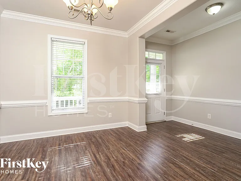 221 Bridgewater Dr — Photo 5