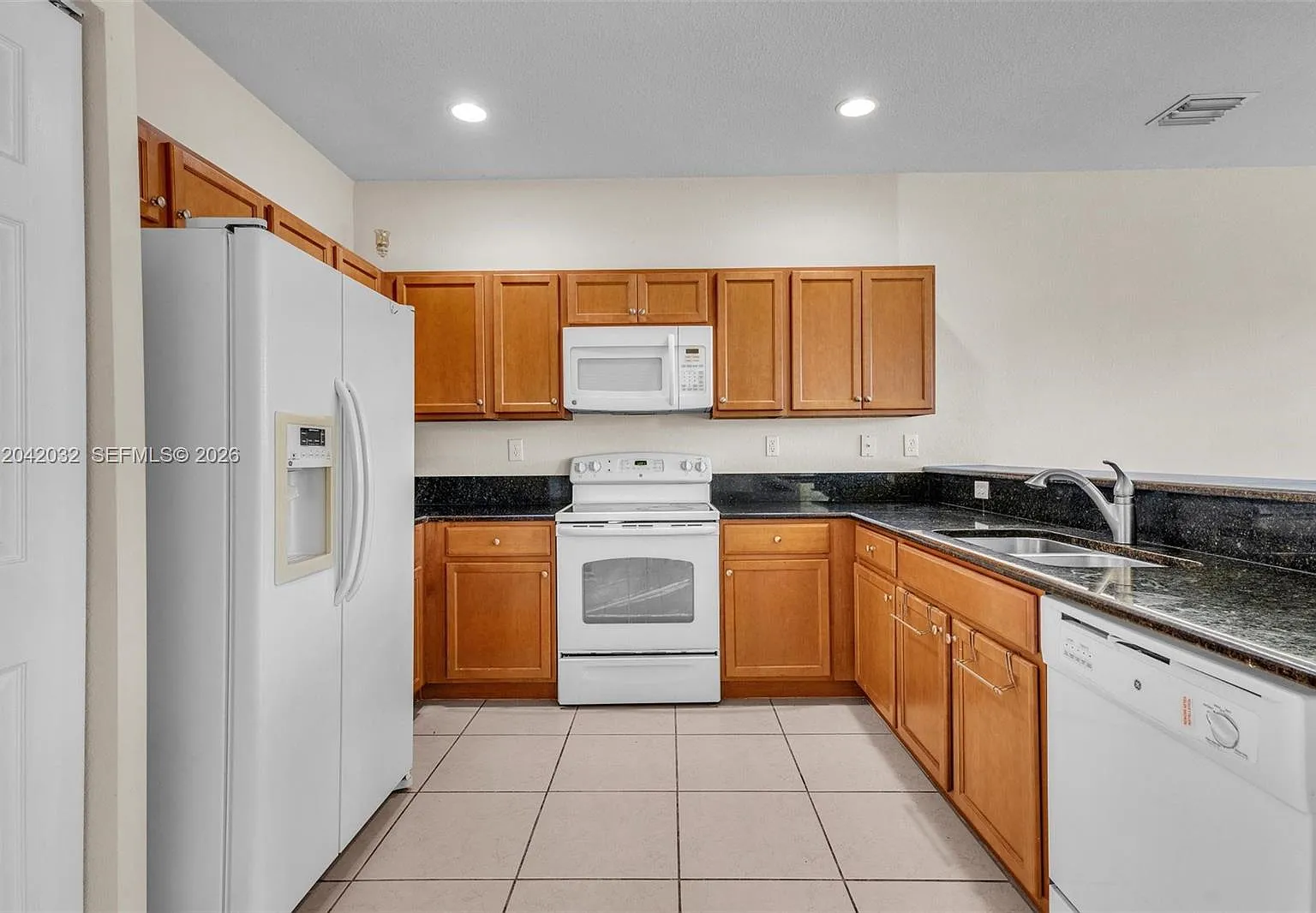 2 bed, 2.5 bath, 1458 sqft, $2,875 — Photo 3