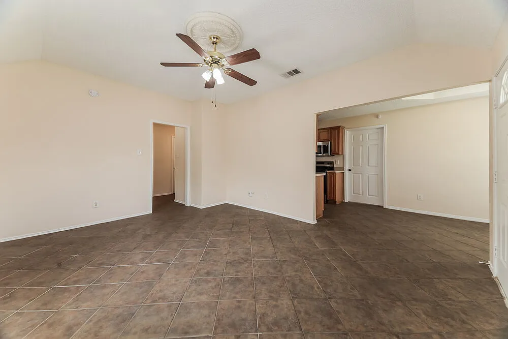 3 bed, 2.0 bath, 1466 sqft, $2,150 — Photo 4