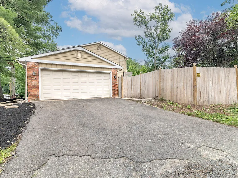 1800 Lark Ln — Photo 56
