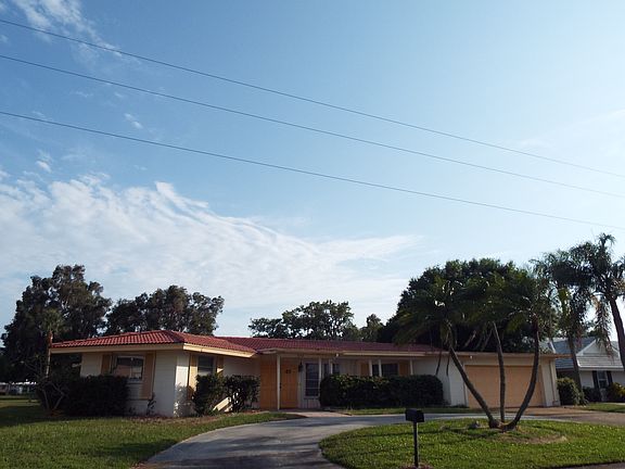 3rd image of 3147 Village Green Dr