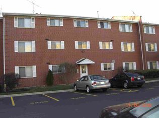 495 Leslie Ct APT 202, Des Plaines, IL 60016