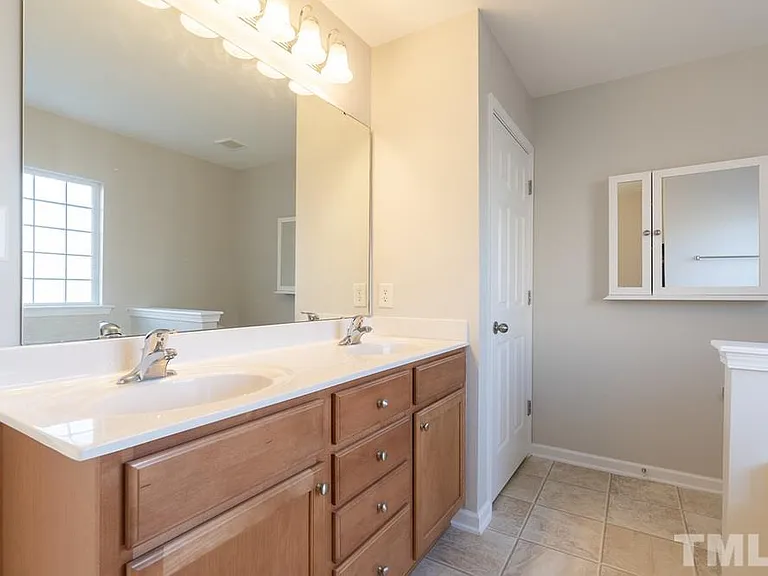 401 Wellspring Dr — Photo 6