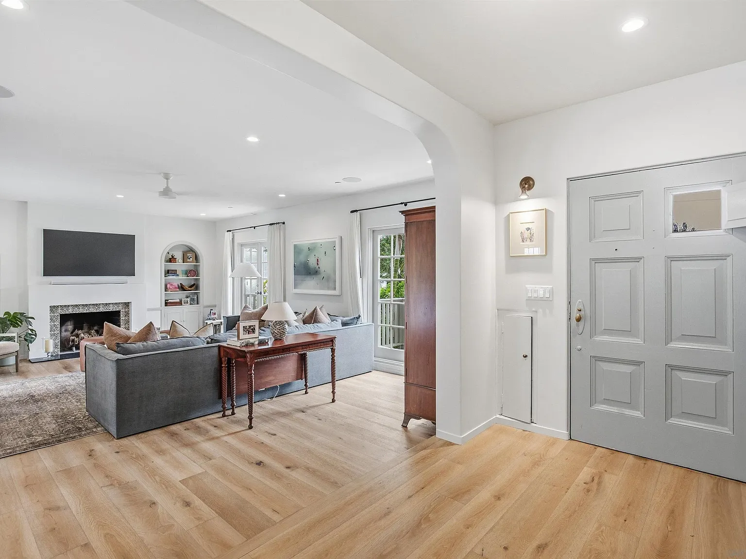 6 bed, 6.5 bath, 4936 sqft, $42,500 — Photo 4