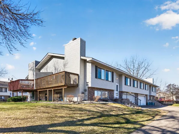 980 Greenhaven Dr, Vadnais Heights, MN 55127