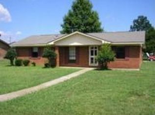 1054 Sandhill Ave, Baldwyn, MS 38824