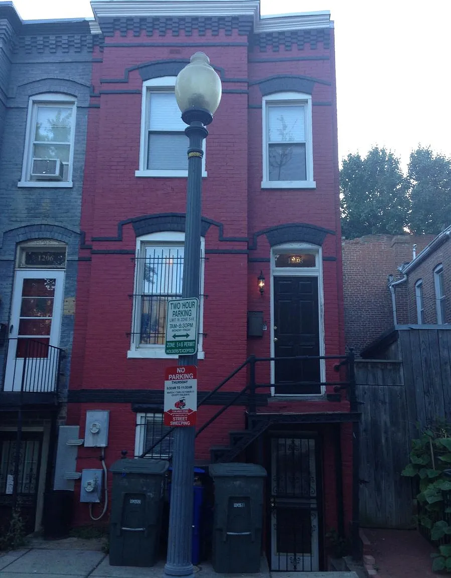 2 bed, 900 sqft, $3,300 — Photo 1