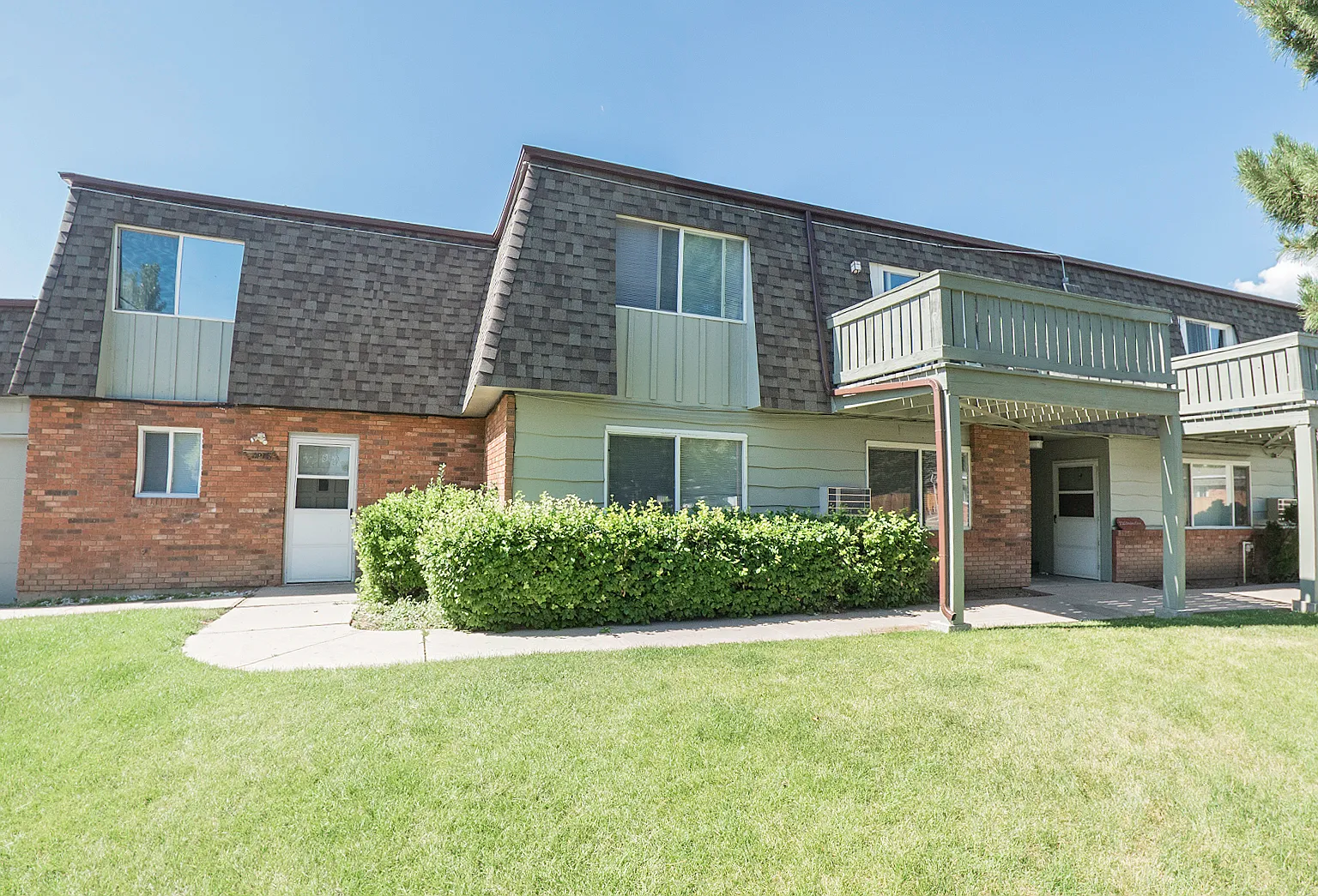 1720 Azalea Ct — Photo 1