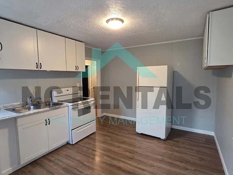1410 Maple St — Photo 5