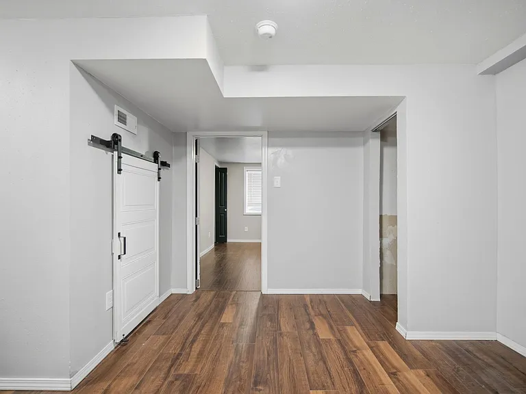 2527 W Liberty Ave — Photo 33