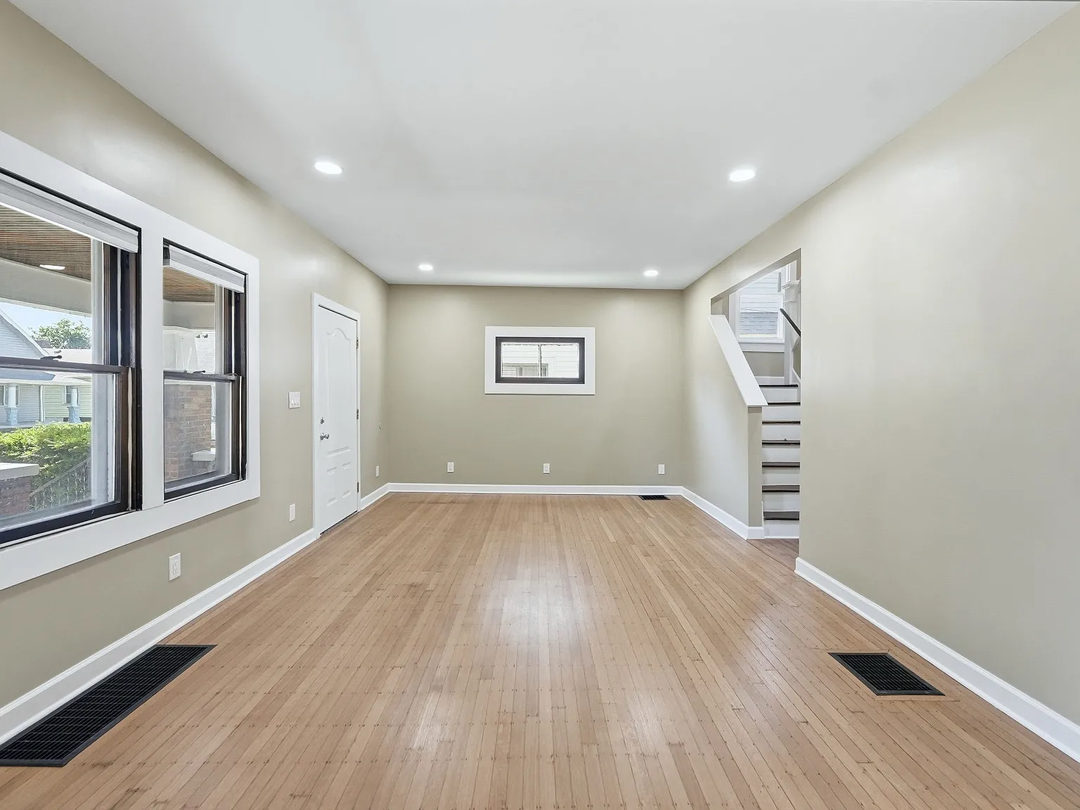 4 bed, 2280 sqft, $1,800 — Photo 4
