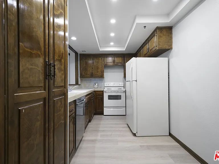 880 W 1st St #306 — Photo 8