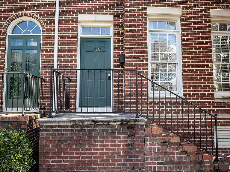 130 Fenner Ln — Photo 3