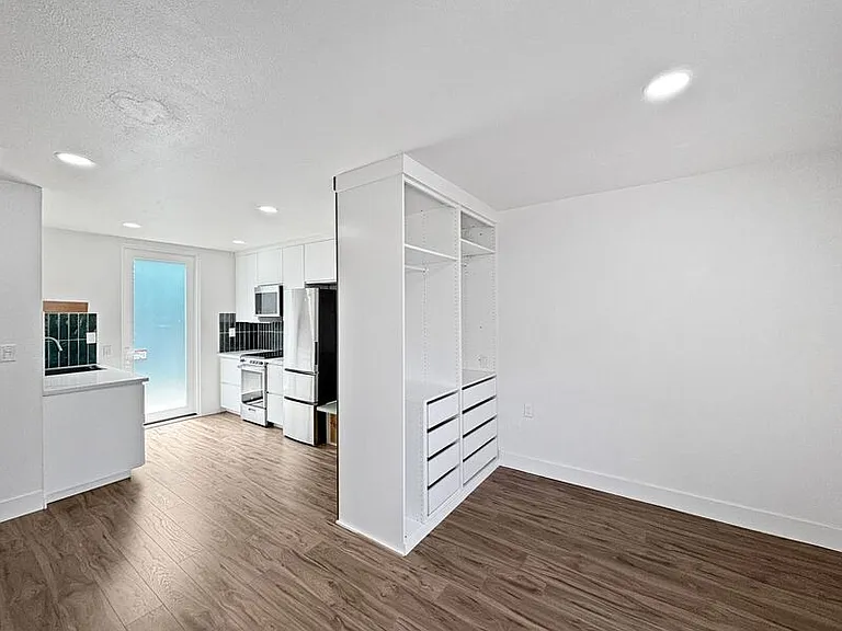 3696 Bellingham Ave #3696B — Photo 5