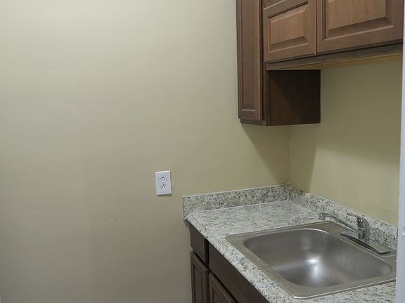 2nd image of 174-176 Alexander St #4