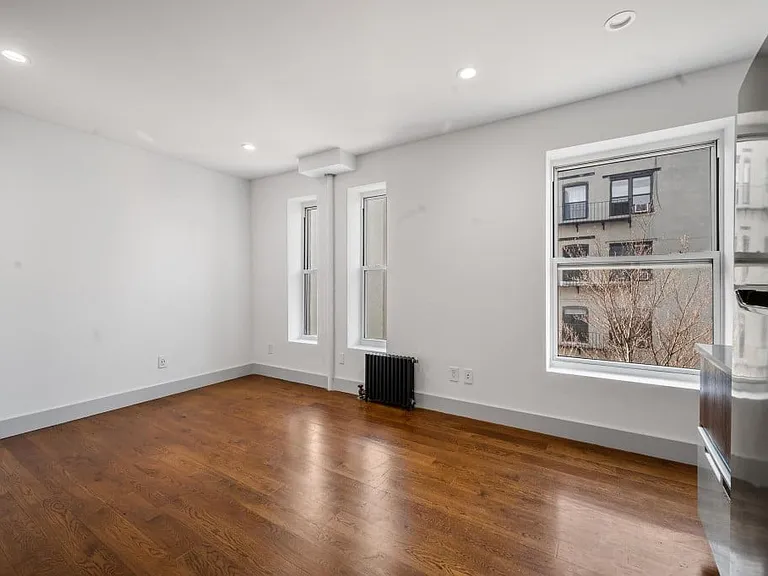 629 E 5th St #19 — Photo 3