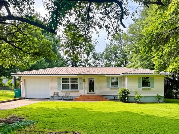 417 N Dvorak Cir, Linden, AL 36748