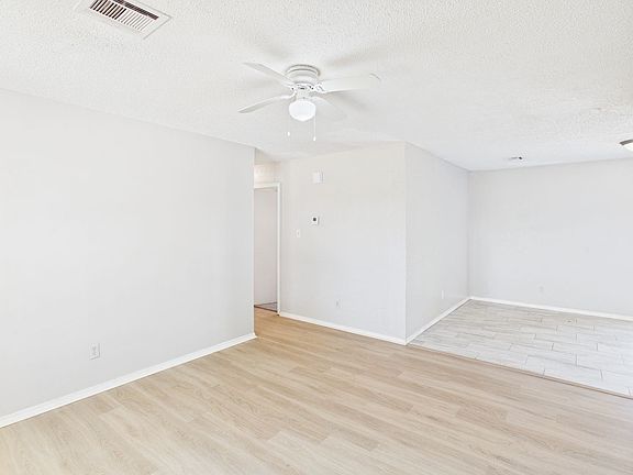 5th image of 324 NW Compass Dr