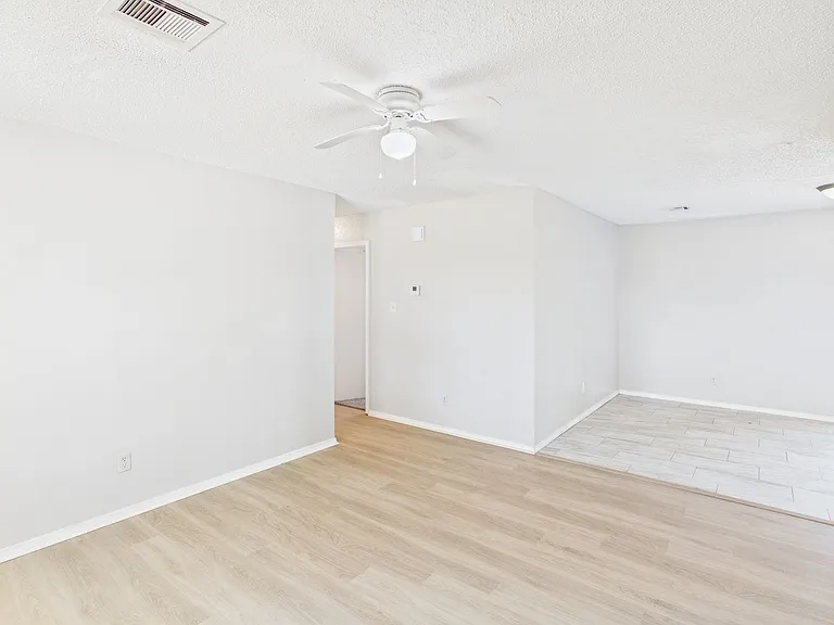 324 NW Compass Dr — Photo 5