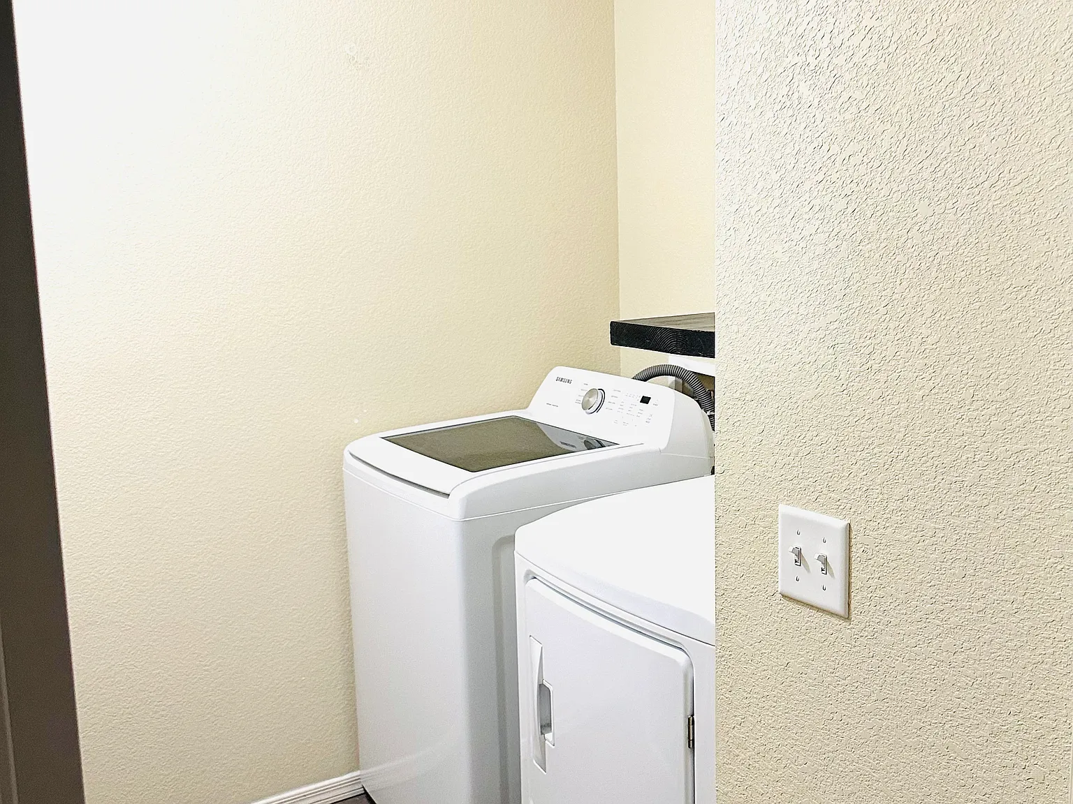 3 bed, $1,800 — Photo 2