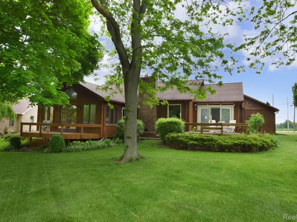 1249 Ripley Rd, Linden, MI 48451