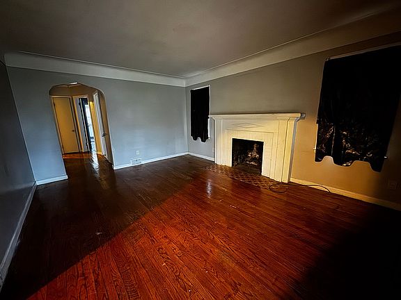 5th image of 15503 Edmore Dr